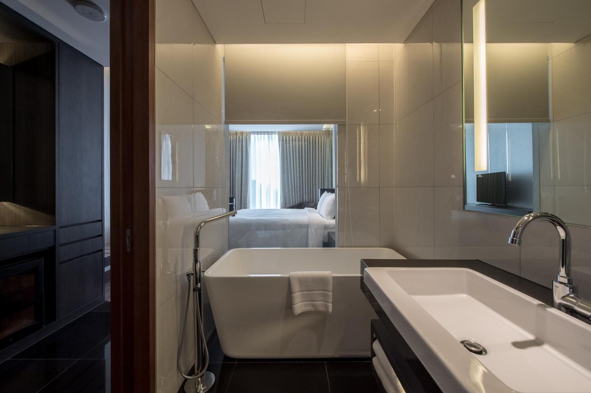 Club Double or Twin Room with Lounge Access